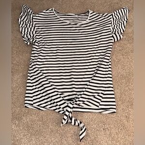 Notations Ruffled Tie Front Blouse. Size M